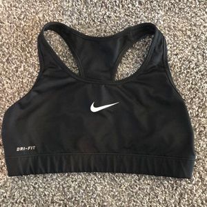 Black nike pro dry fit sports bra size m